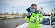 Stire din Eveniment : Șoferiță prinsă zburând pe șosea cu 176 km/h: explicația i-a uimit pe polițiști