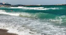 Stire din Eveniment : Update. Încercări disperate de salvare a unui înecat pe plaja Roxi, din Eforie Nord