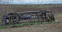 Stire din Eveniment : A fost activat Planul Roşu de Intervenţie! Un microbuz cu 15 pasageri s-a răsturnat