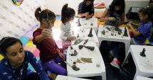 Copiii din centrele  de plasament  au învățat  să modeleze lutul