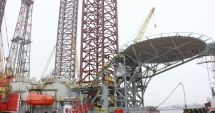 Stire din Economie : COMĂNESCU REACȚIONEAZĂ, DAR NU NEAGĂ DEZVĂLUIRILE / Cum a pus mâna pe platformele Petrom