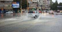Stire din Social : Se strică din nou vremea. ANM a emis o informare de ploi și vânt