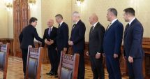 Stire din Politică-Administrație : Consultări la Cotroceni/ Liderii PNL nu au făcut declaraţii după discuţiile cu şeful statului