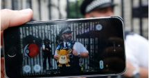 Stire din Actualitate : Doi polițiști, concediați după ce nu au intervenit la un jaf pentru că jucau Pokémon Go, în Los Angeles