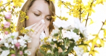 Stire din Sănătate : Atenție, polenul florilor declanșează alergiile de primăvară