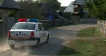 Stire din Actualitate : Iată pentru ce plătesc românii la bugetul Poliției! Comisar-şef fotografiat GOL PUȘCĂ în maşina de serviciu