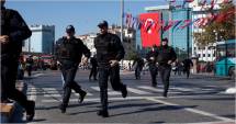 Stire din Actualitate : Doi polițiști turci, răniți într-un atac cu bombă la Istanbul