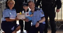 Stire din Eveniment : Poliția Română, surpriză memorabilă pentru un băiețel de 5 ani: “La mulți ani, Bogdănel!”