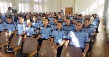 Stire din Eveniment : Oare cine îi vrea dezbinați? "Este praf în ochii polițiștilor!"