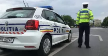 Stire din Eveniment : O camionetă condusă de un tânăr a intrat în plin într-o mașină staționată