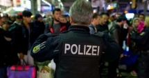 Stire din Eveniment : O GLUMĂ PROASTĂ L-A COSTAT. A spus că soția sa are o bombă în geantă. Ce a urmat