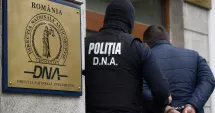 Stire din Eveniment : Polițist arestat pentru trafic de influență. Ar fi cerut 12.000 de euro pentru o mutare între inspectorate