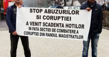 Stire din Eveniment : Scandal fără sfârșit! Polițiști acuzați că au înlocuit aur cu… tinichele