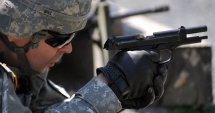 Stire din Eveniment : Polițiștii și militarii ar putea să folosească arma din dotare fără să mai răspundă penal