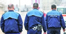 Stire din Eveniment : Polițiștii, umiliți cu 80 de bani pentru permanență. "Le dau bani din buzunarul meu, doar să fiu liber cu familia"