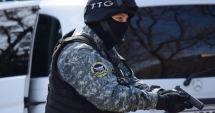Stire din Eveniment : Polițiștii, ajutați de un minor să prindă în flagrant  doi escroci