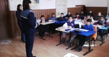 Stire din Eveniment : Polițiștii constănțeni au luat la pas școlile din mediul rural