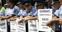 Stire din Eveniment : Polițiștii ies din nou în stradă și pun "tunurile" pe politicieni. "Își bat joc de noi"