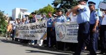 Stire din Eveniment : Polițiștii vor salarii decente, nu combinații sindicale! "Milițienii au confiscat dorința de unitate a polițiștilor"