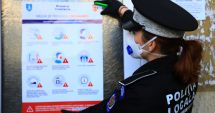 Stire din Social : Polițiștii locali continuă lipirea afișelor de informare în scările de bloc din oraș