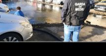 Stire din Social : Poluare cu păcură în parcarea unui bloc din Constanţa