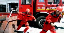 Stire din Eveniment : Tulcea: Autoutilitară cuprinsă de flăcări în trafic