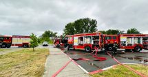 Stire din Eveniment : Incendiu pe strada Ștefan cel Mare! Un acoperiș a luat foc