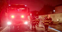 Stire din Eveniment : Incendiu într-un apartament din Constanța. Mai multe persoane au fost evacuate