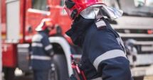 Stire din Eveniment : Copac căzut peste o mașină, la Constanța