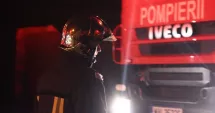 Stire din Eveniment : O țigară uitată aprinsă a provoacat un incendiu violent într-un apartament