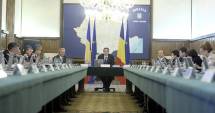 Stire din Politică-Administrație : Ponta le-a sugerat miniștrilor să nu mai stea la TV și să iasă pe teren