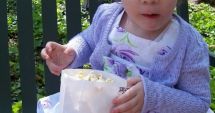 Stire din Cultură-Educație : Copil de un an și jumătate, MORT din cauza unui grăunte de POPCORN