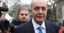 Stire din Eveniment : Puiu Popoviciu s-a predat la Londra și a fost eliberat pe o cauțiune de 200 000 de lire sterline