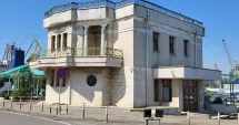 Stire din Economie : Cuibul Reginei a devenit Cuibul Pescărușilor! Muncitori pe schele, poate spre sfârșitul anului