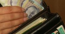 Stire din Eveniment : Portofel pierdut la intrarea în mall. Unde se aflau PIN-urile cardurilor