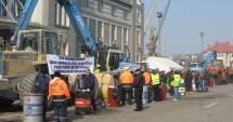 Stire din Economie : Portuarii constănțeni protestează în București