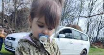 ALERTĂ RĂPIRE! Fetița de doi ani, dispărută de o săptămână, ar fi fost văzută alături de două românce