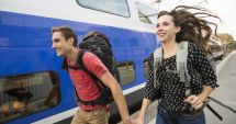 Stire din Social : Tinerii români care au împlinit 18 ani pot călători gratuit în Europa