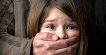 Stire din Actualitate : Povestea cutremurătoare a unei eleve de 10 ani: „O mașină a oprit și trei adolescenți mi-au cerut să intru”
