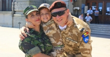 Stire din Eveniment : Familia în care armata este "religie". Soț și soție, cot la cot pe frontul din Afganistan