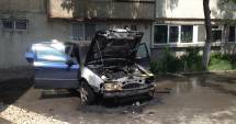Stire din Eveniment : MAȘINĂ DISTRUSĂ de flăcări în zona Abator /  GALERIE FOTO
