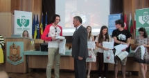 Stire din Politică-Administrație : Elev din Republica Moldova,  premiat  de prefectul Nicolaescu