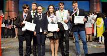 Stire din Cultură-Educație : Premianții de la Houston  împărtășesc experiența colegilor