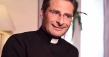 Stire din Actualitate : Scandal la Vatican! Un preot catolic a recunoscut că este HOMOSEXUAL și că are un iubit