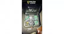 Stire din Eveniment : Percheziții în 22 de județe într-un dosar privind arme cumpărate ilegal. Peste 50 de arme, confiscate de polițiști