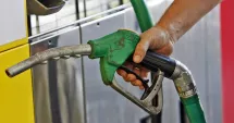 Stire din Economie : Șoferii primesc „cadou” de 1 aprilie. Motorina explodează la pompă, iar buzunarele suferă