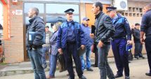 Stire din Eveniment : Polițiștii au "descins" la Anda și CET, cu sfaturi, pentru a preveni tâlhăriile