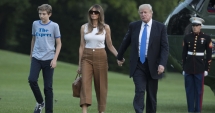 Stire din Actualitate : Prima Doamnă Melania Trump și fiul ei Barron s-au mutat la Casa Albă