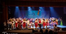 Stire din Cultură-Educație : 150 de oameni dansează același DOR în spectacolul „Rădăcini”, de la Casa de Cultură Constanța