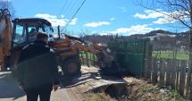Stire din Social : Primarul unei comune i-a aruncat gunoiul de grajd în poartă unui cetățean, după ce îl aruncase pe izlaz